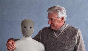 Роботът Neo иска да поеме домашните ни задължения