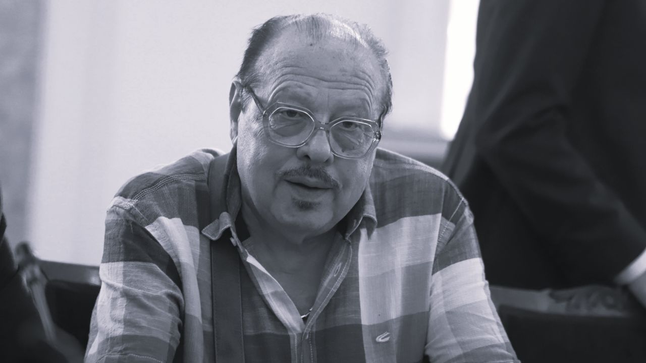 „Преди да умреш - живей“: Иван Тенев - агентът на усмивката и иронията