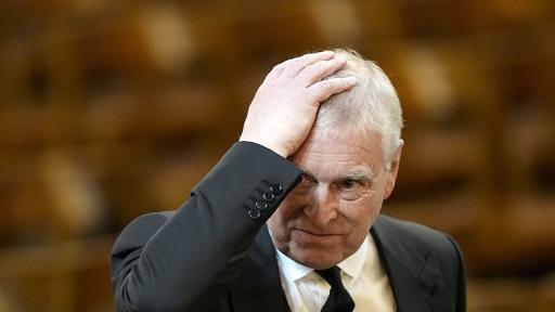 Просто Андрю - от 31 октомври 2025 г. принц Андрю вече е само Андрю Маунтбатън Уиндзор