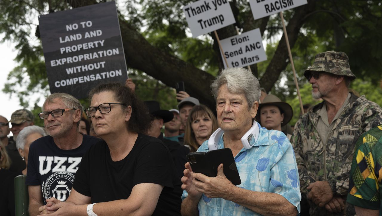 САЩ намаляват приема на бежанци, с предимство са белите южноафриканци