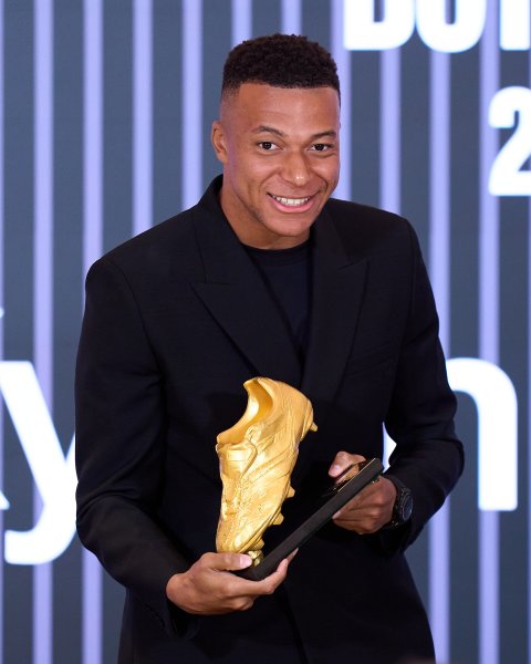 Килиан Мбапе със Златната обувка1