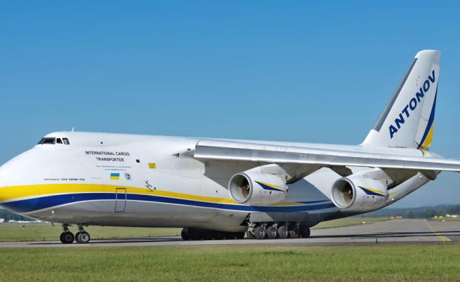 Огромен самолет от Украйна каца утре в София