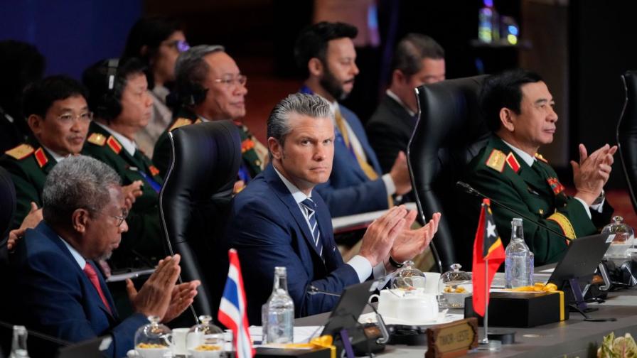 <p>Виетнам може да получи C-130 самолети и хеликоптери от САЩ </p>