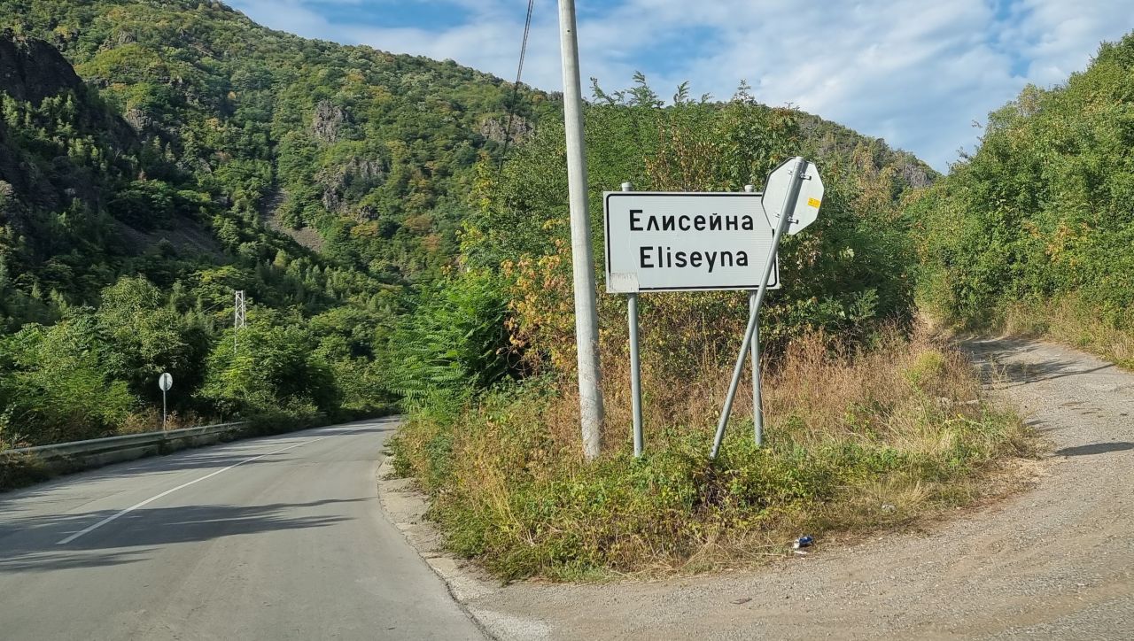 Трима мотористи са в болница след катастрофа край село Елисейна