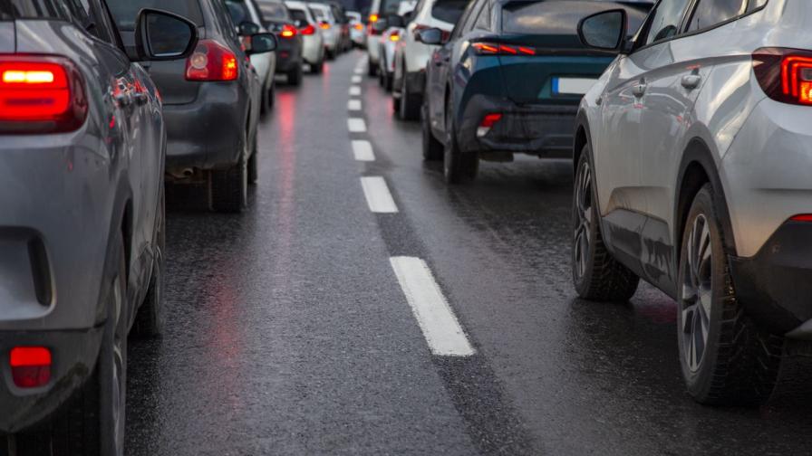 Километрична тапа на АМ "Хемус": Тунел "Витиня" е блокиран