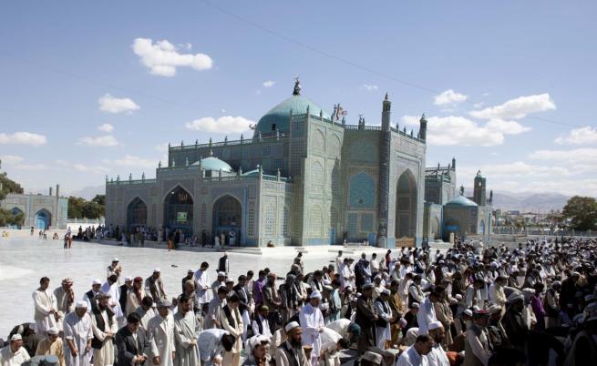 Светът е в шок: Емблематичната Синя джамия е сериозно пострадала след смъртоносното земетресение в Афганистан