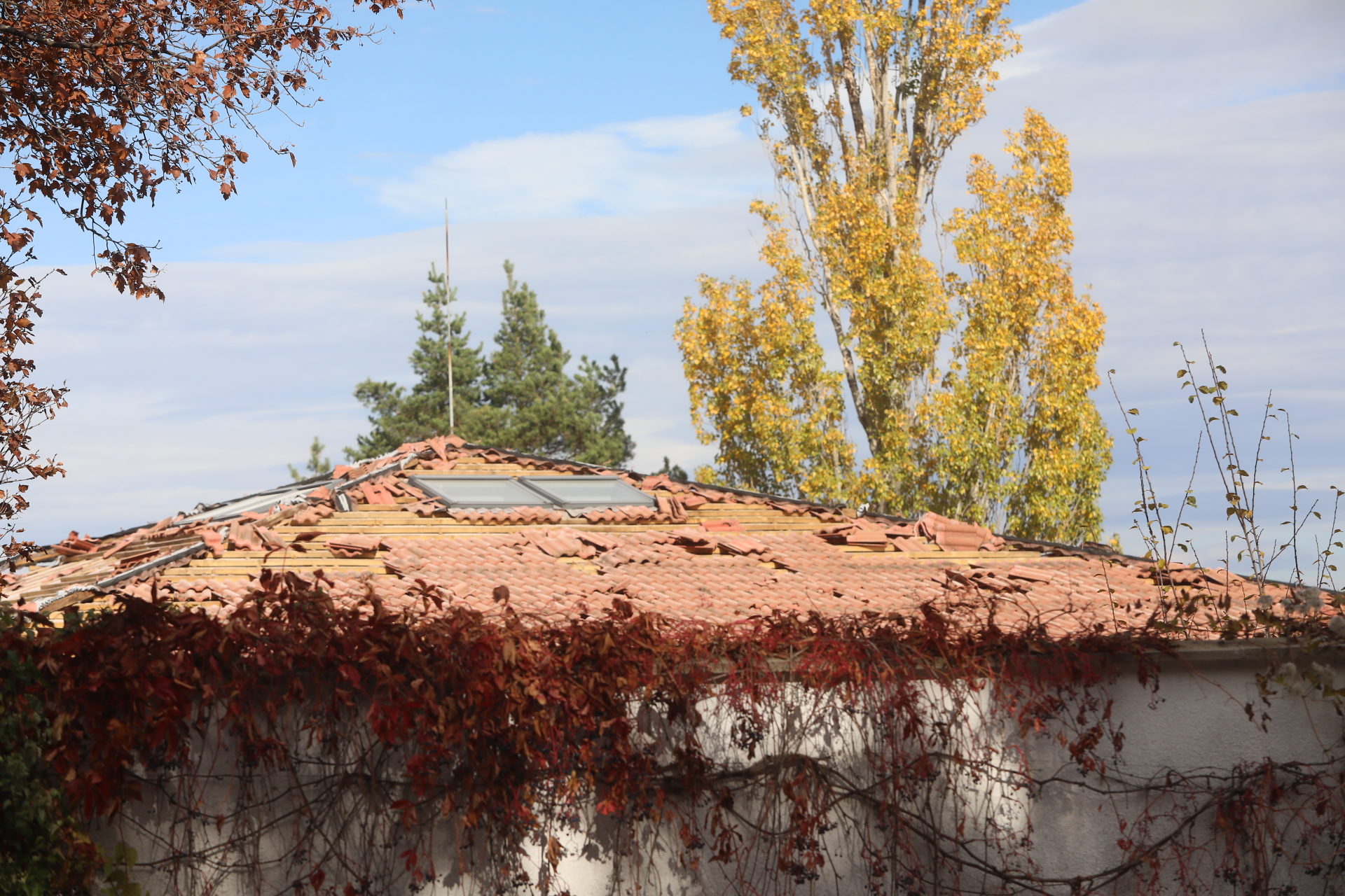 <p>Срутиха напълно бившата резиденция на Ахмед Доган в &quot;Бояна&quot;</p>