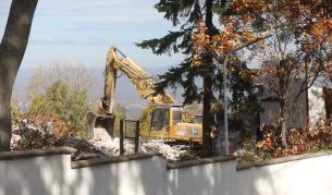 Срутиха напълно бившата резиденция на Ахмед Доган в „Бояна“ (СНИМКИ)