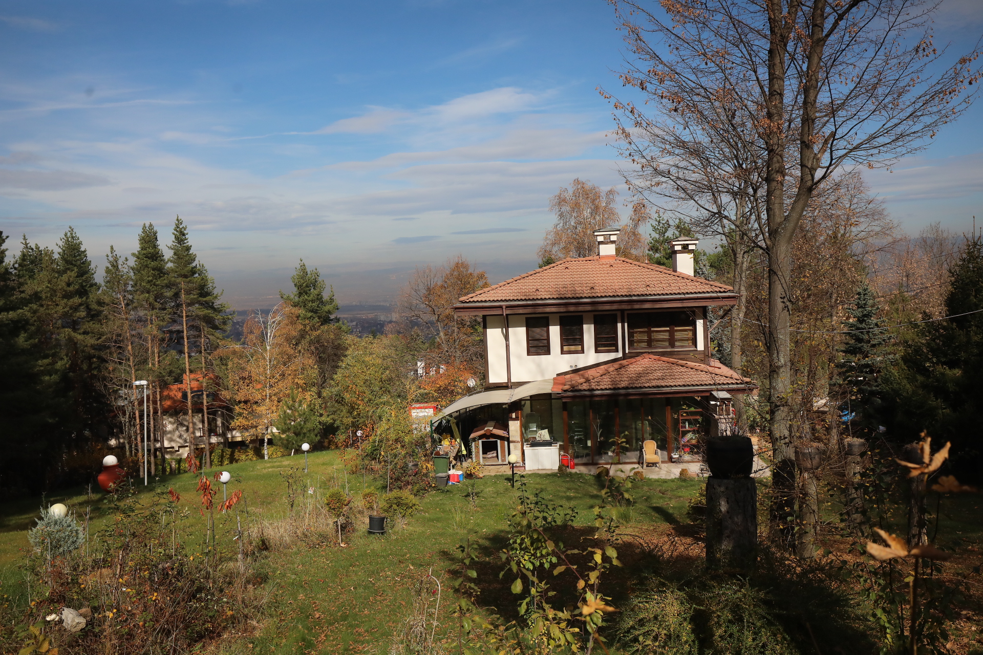 <p>Срутиха напълно бившата резиденция на Ахмед Доган в &quot;Бояна&quot;</p>