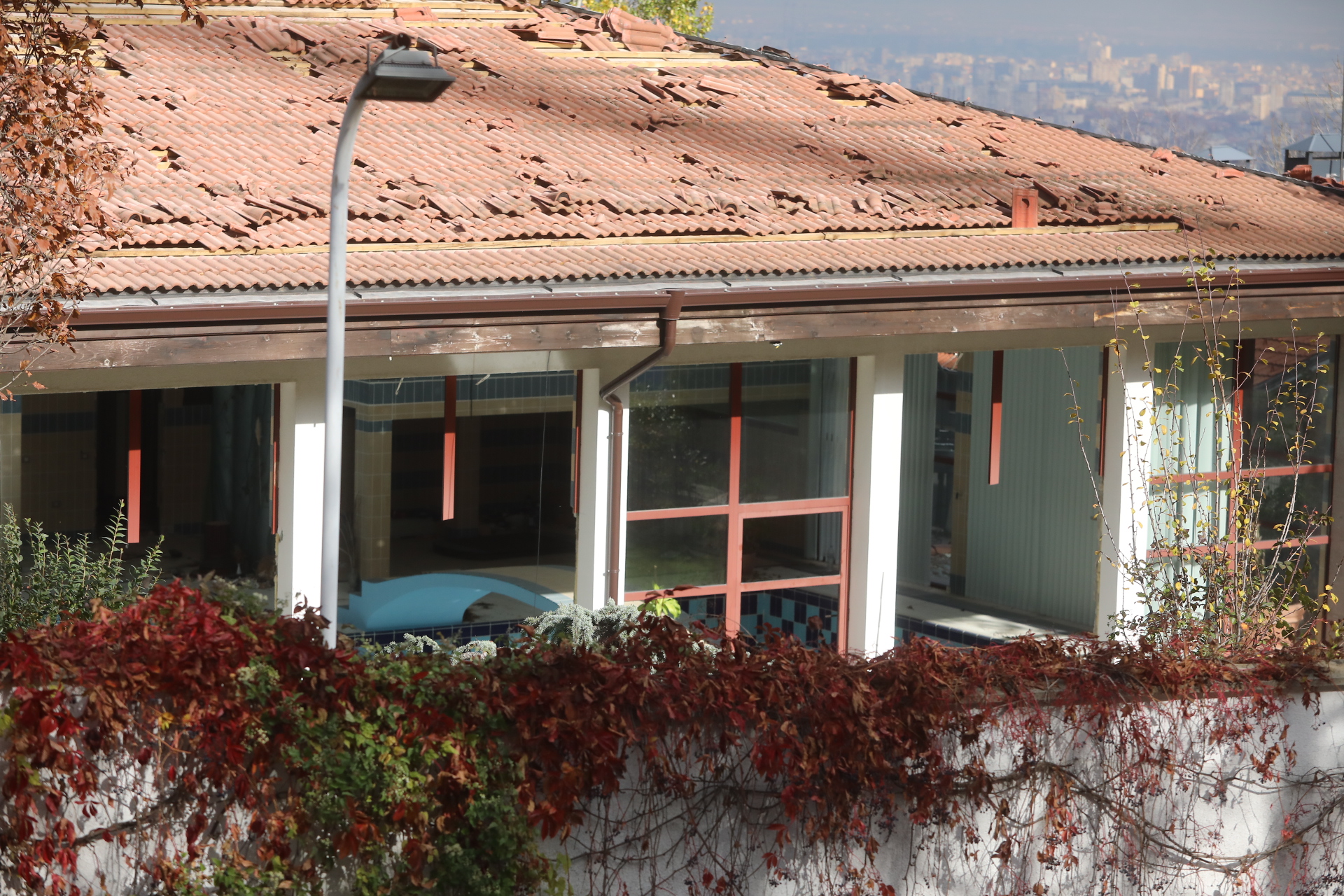 <p>Срутиха напълно бившата резиденция на Ахмед Доган в &quot;Бояна&quot;</p>