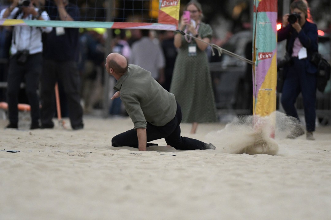 <p>Принц Уилям показа по-неформалната си страна и говори за нуждата от повече добри лидери в първия ден от официалната си визита в Бразилия. Херцогът на Кеймбридж е в страната за цяла седмица по повод годишните си награди Earthshot и конференцията на ООН за климата &ndash; COP30.&nbsp;</p>