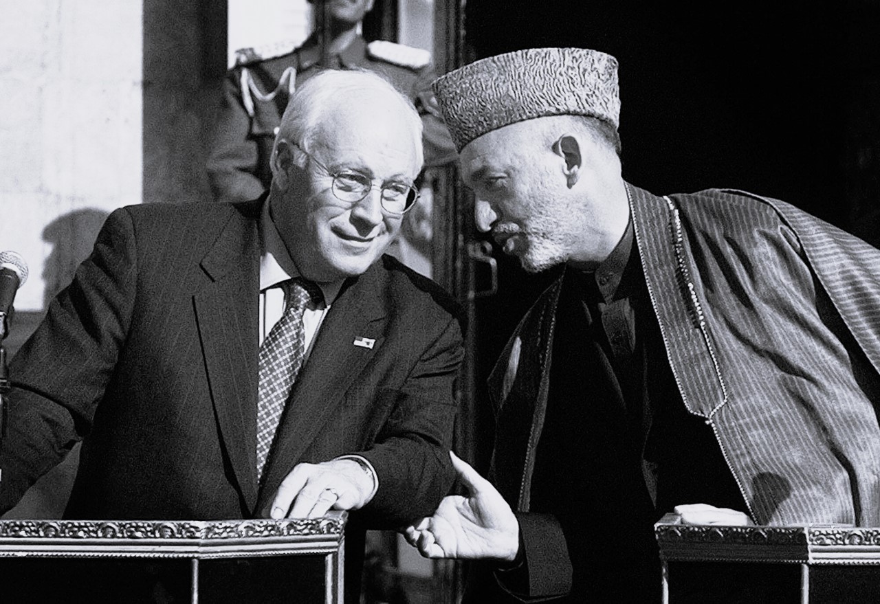 <p>Дик Чейни, твърдият консерватор, отличаващ се с настъпателния си тон, който се превърна в един от най-влиятелните и поляризиращи вицепрезиденти в историята на САЩ и който беше водещ поддръжник на инвазията в Ирак, почина на 84-годишна възраст, предаде Асошиейтед прес.</p>