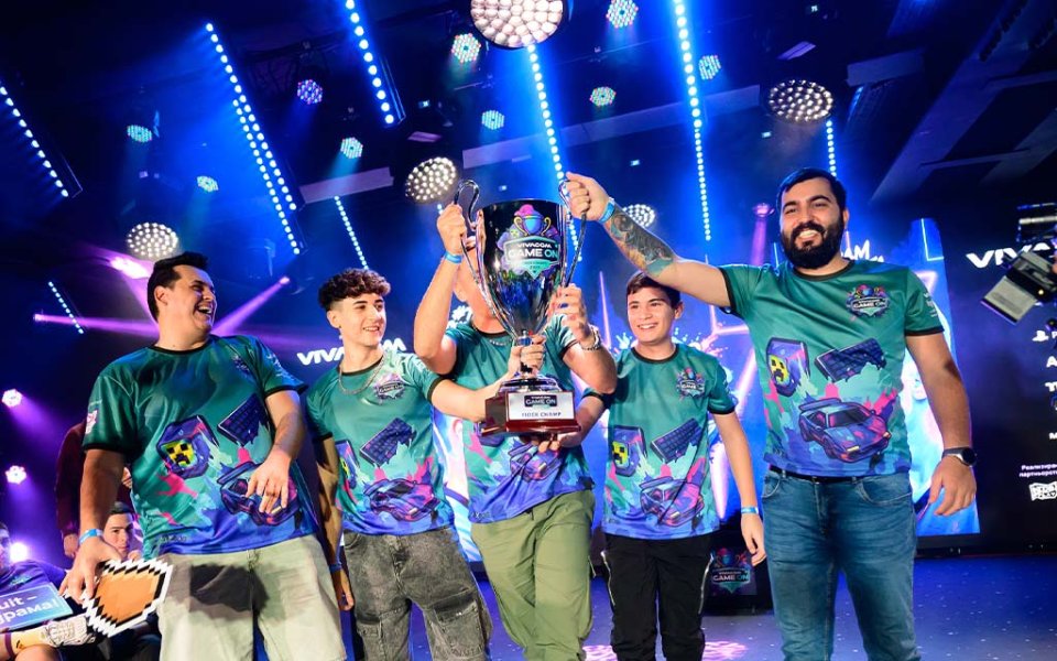 Дигитална реплика на крепостта Царевец в Minecraft оживя на финала на Vivacom GAME ON 2025