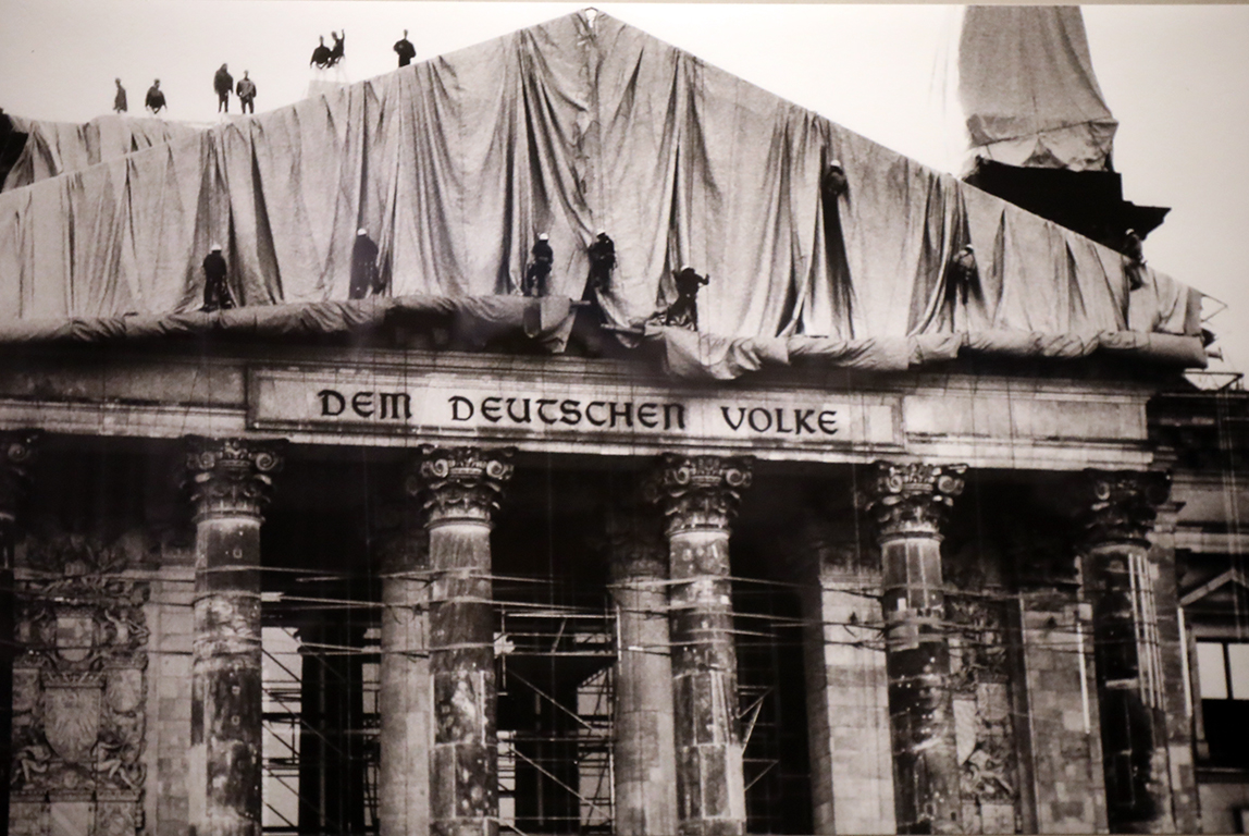 <p>Тези събития бележат не само важни моменти в артистичното пътуване на Кристо и Жан-Клод, но и моменти, които променят културната история на Европа.</p>