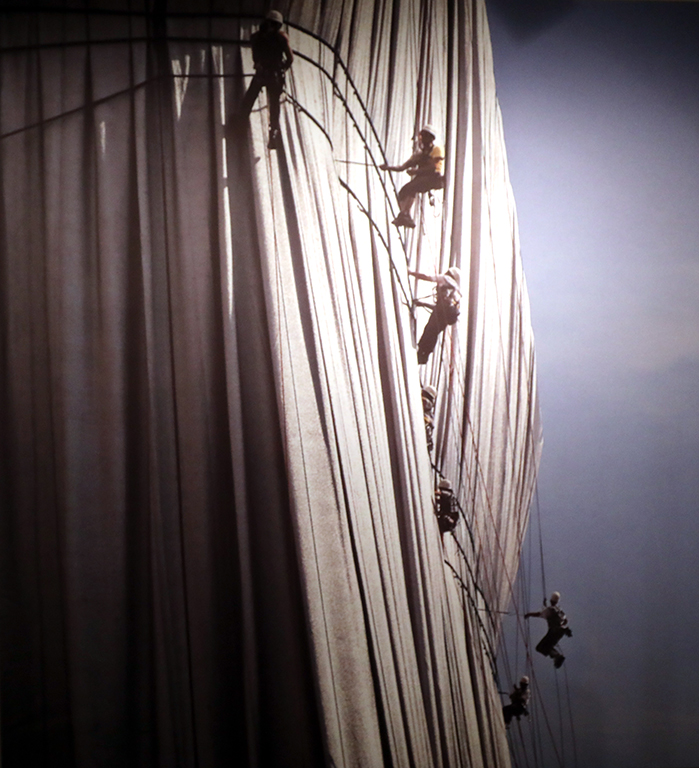 <p>Жан-Клод умира на 18 ноември 2009, а Кристо &ndash; на 31 май 2020 в дома си в Ню Йорк, където живее в продължение на 56 години.</p>