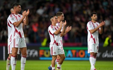 ПСВ Айндховен измъкна точка след късна драма срещу Олимпиакос