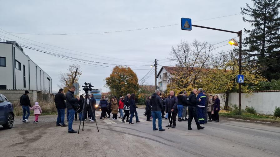 Жители на столичния район „Връбница“: Трафикът "тресе" къщите, оглушава хората