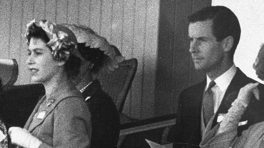 „Щеше да бъде лишена от всичко“: Неразказаната история за забранената любов на принцеса Маргарет