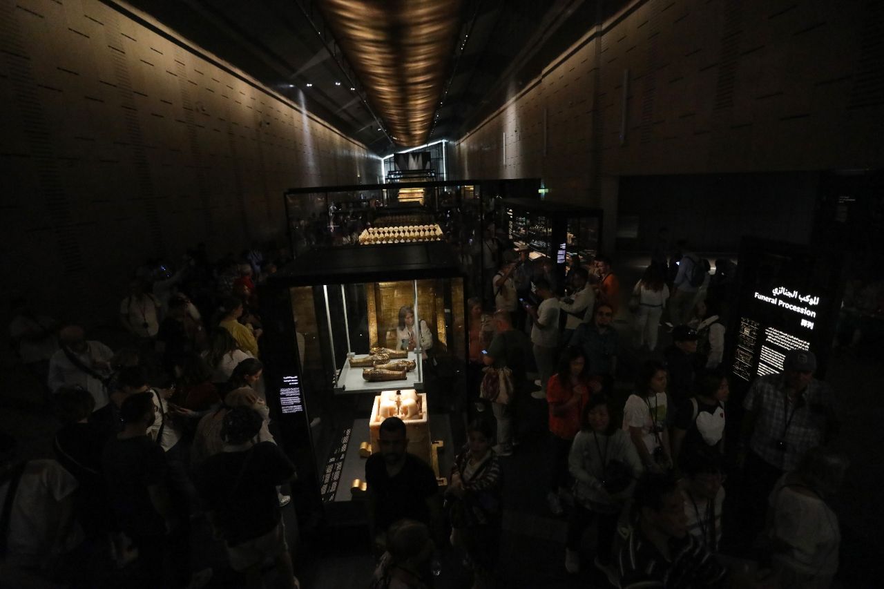 <p>Поглед към гигантския музей до пирамидите в Гиза.</p>