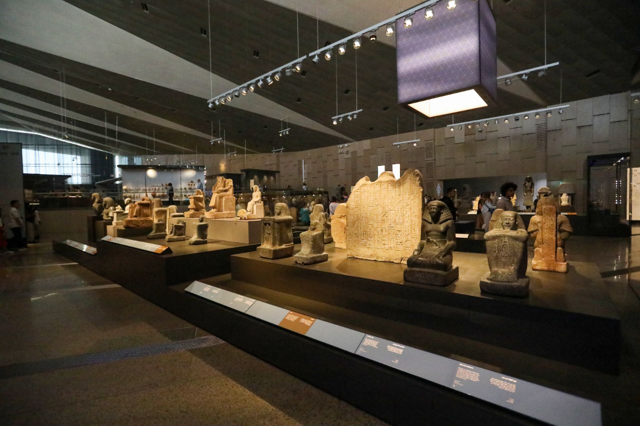 <p>Поглед към гигантския музей до пирамидите в Гиза.</p>