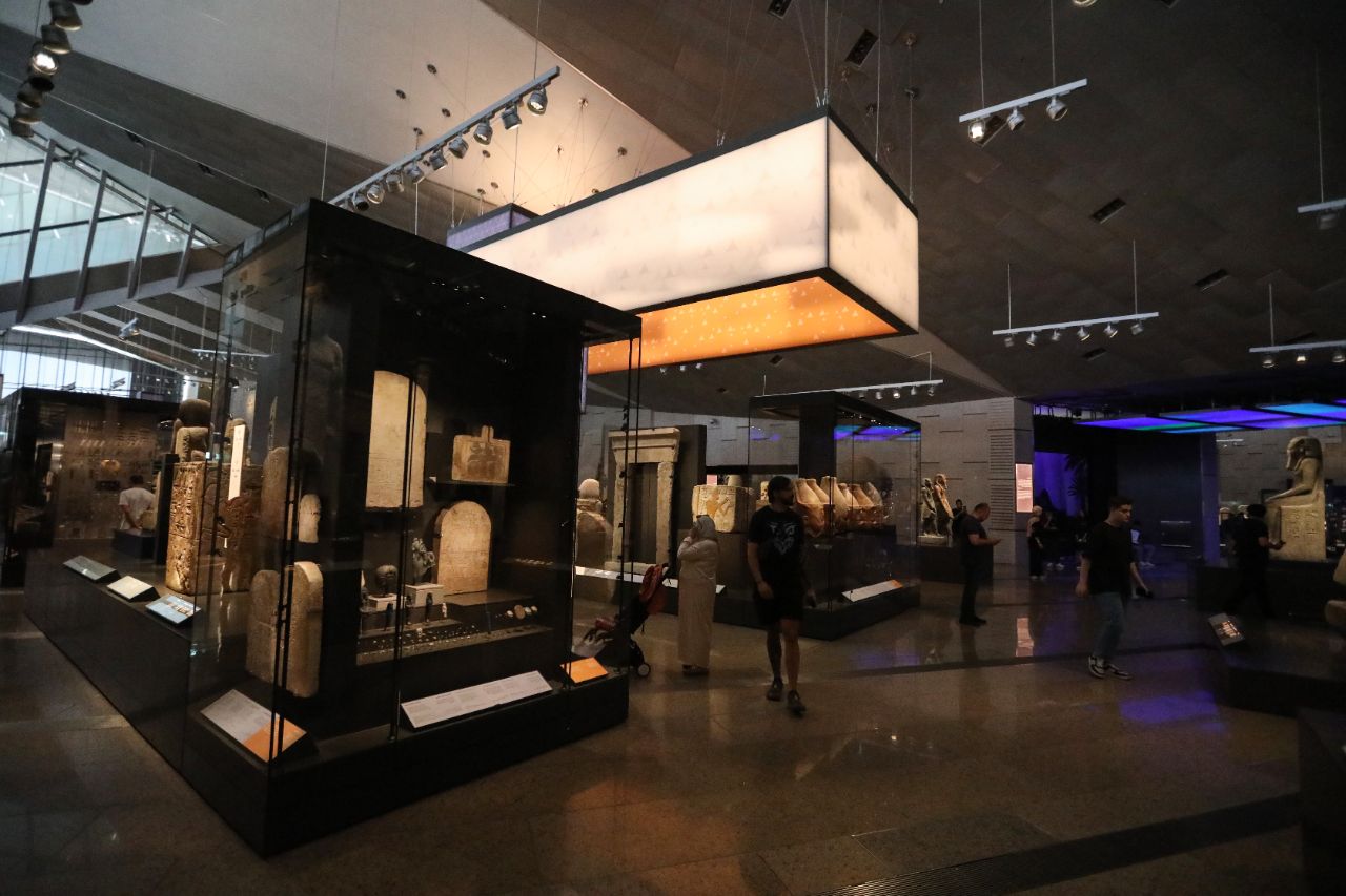 <p>Поглед към гигантския музей до пирамидите в Гиза.</p>