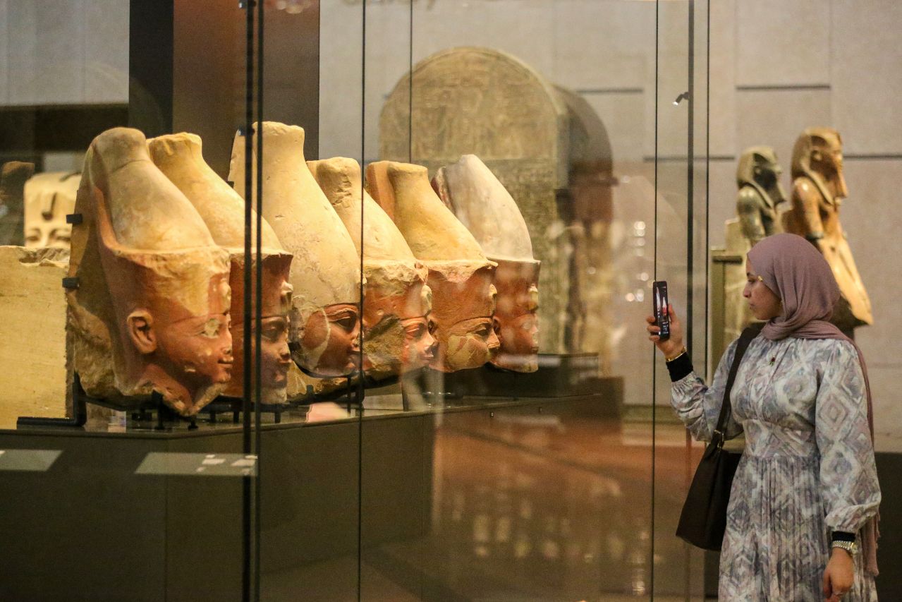 <p>Поглед към гигантския музей до пирамидите в Гиза.</p>