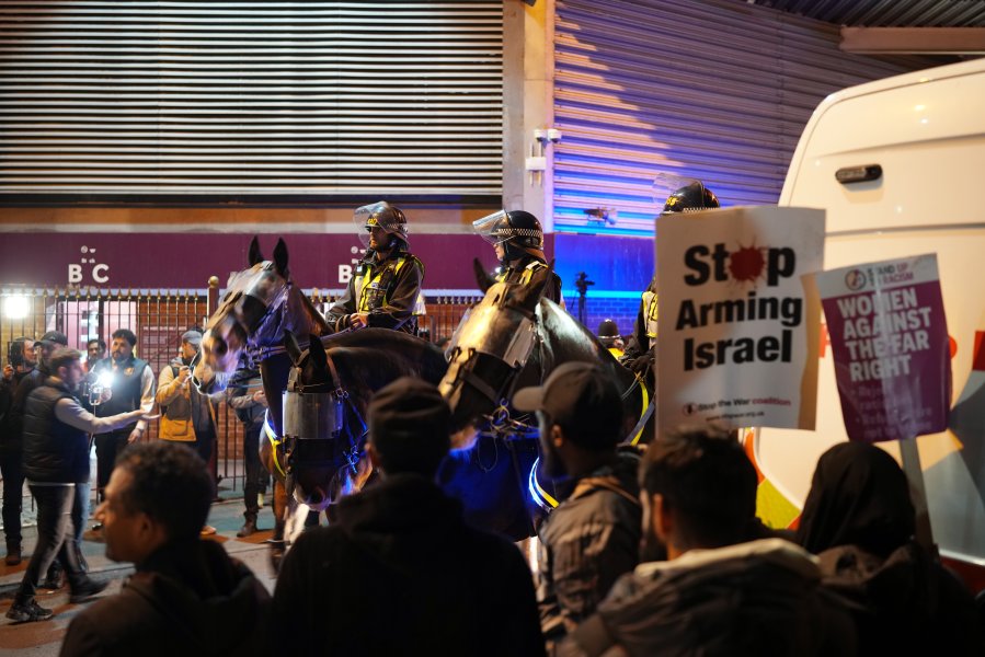 Астън Вила Макаби Тел Авив протести1