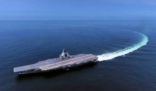 Китай прие на въоръжение нов самолетоносач