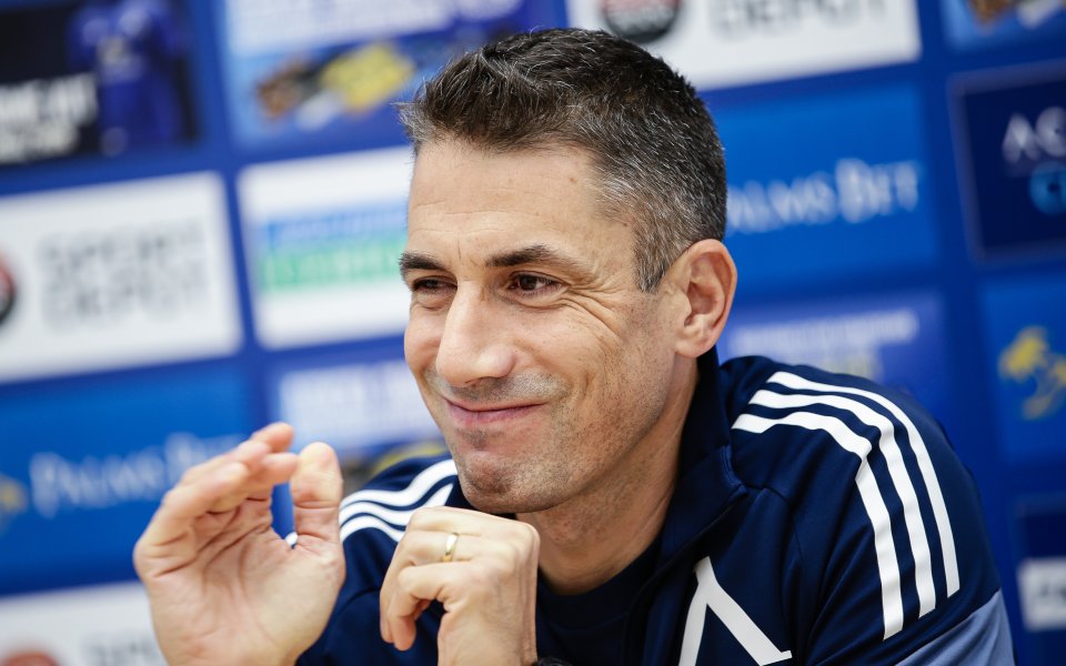 НА ЖИВО: Брифинг на Веласкес преди мача със Славия