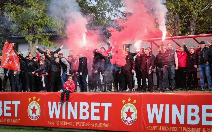 Фенове на ЦСКА подкрепиха отбора преди дербито, Кюстендилеца държа реч