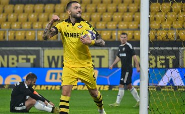 Ботев Пд дочака първа победа у дома, Митков стана герой, а Добруджа се 