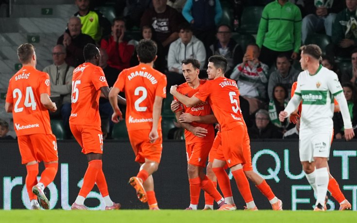 С дузпа в края Реал Сосиедад измъкна точка от Елче