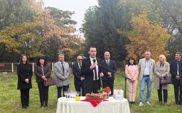 Министър Иван Пешев даде старт на изграждането на нов спортен комплекс в община Пещера