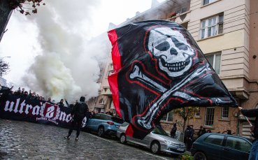 Феновете на ЦСКА с шествие преди дербито с Левски