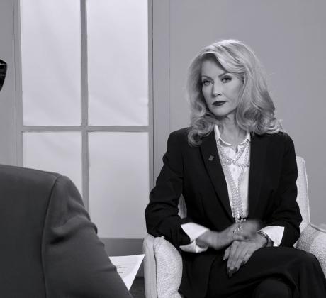 Тя е дъщеря майка любима бивша съпруга баба Жена която