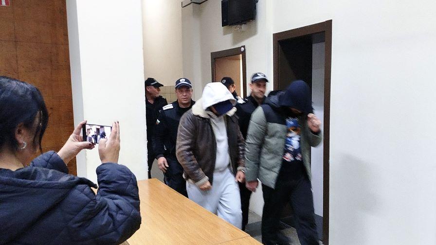 Задържаните за източване на гориво от тръбопровод на "Лукойл" остават в ареста