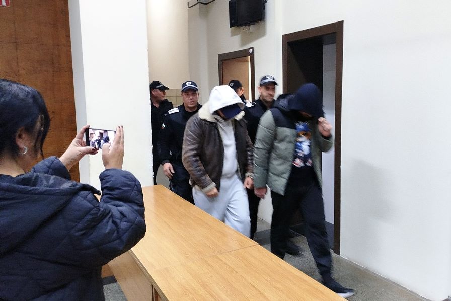 Гледат мерките на задържаните за източване на гориво от тръбопровод на "Лукойл"