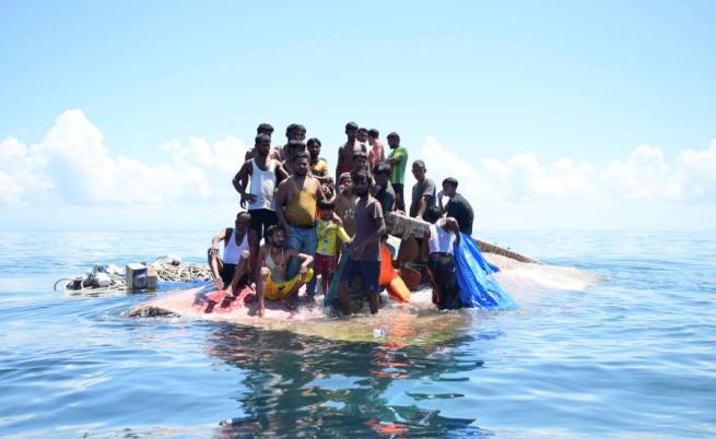 Лодка с мигранти потъна в морето край границата между Малайзия и Тайланд, стотици са в неизвестност