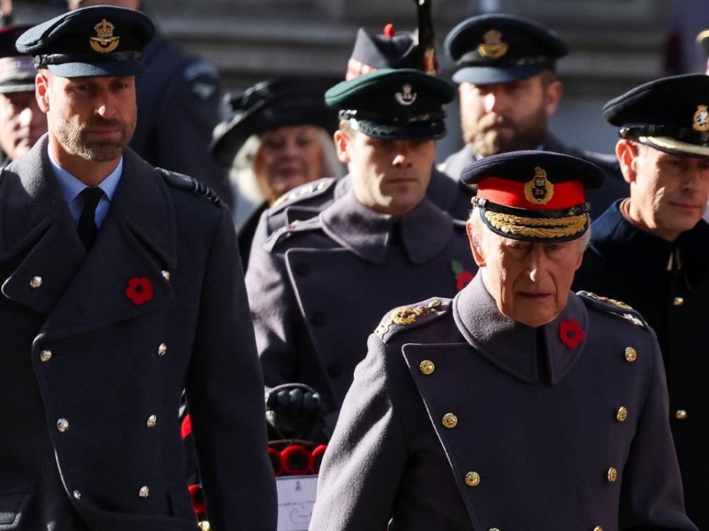 Кралското семейство почете загиналите във войните британци