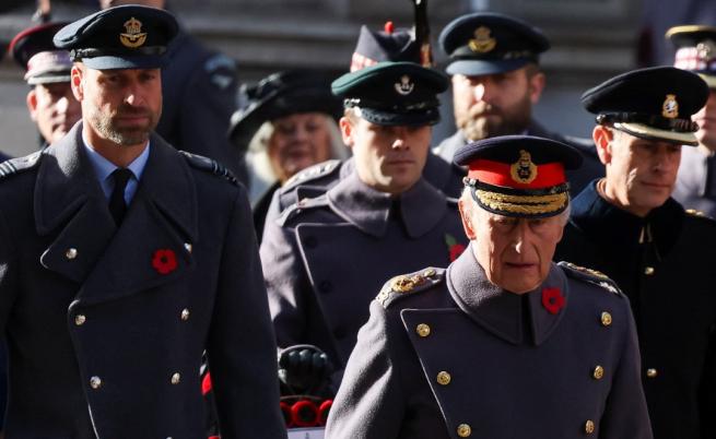 Крал Чарлз III почете загиналите във войните британци на емоционална церемония (СНИМКИ)