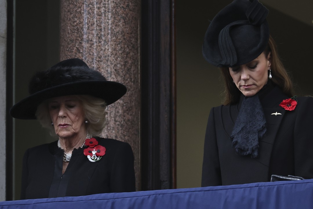 <p>Хиляди военослужещи, ветерани и редови граждани се събраха днес в столицата на Великобритания - Лондон, където британският крал Чарлз Трети оглави годишната Национална церемония в памет на загиналите във войните.</p>