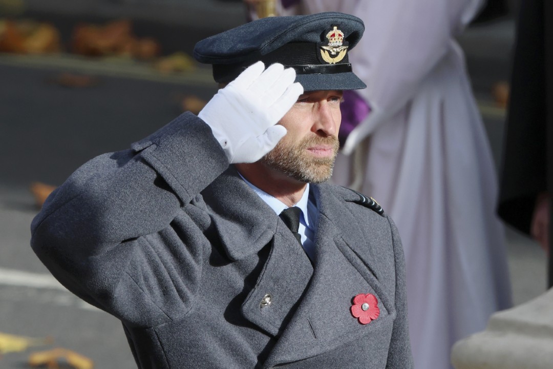 <p>Хиляди военослужещи, ветерани и редови граждани се събраха днес в столицата на Великобритания - Лондон, където британският крал Чарлз Трети оглави годишната Национална церемония в памет на загиналите във войните.</p>