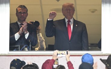 Тръмп стана първият от близо половин век действащ президент на САЩ, посетил мач от НФЛ