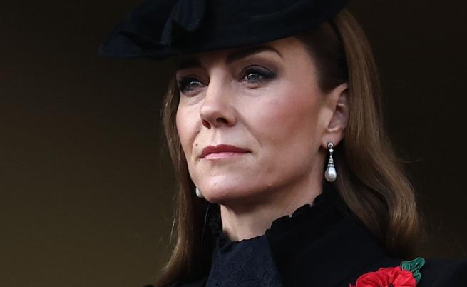 Тъжната принцеса - Кейт Мидълтън не скри сълзите си по време на кралската церемония в чест на героите