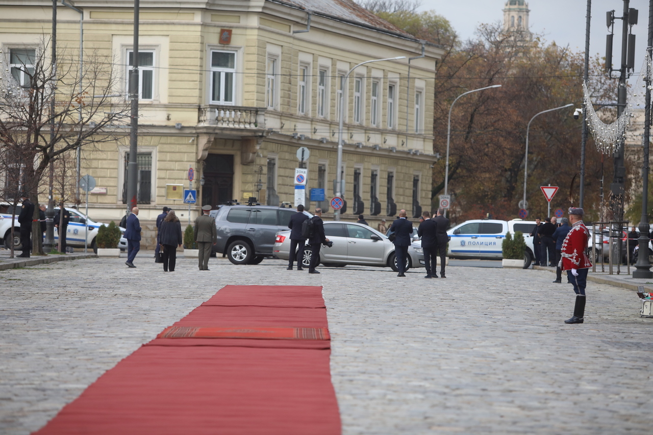 <p>Президентът Радев посрещна ливанския си колега Жозеф Аун в София.</p>