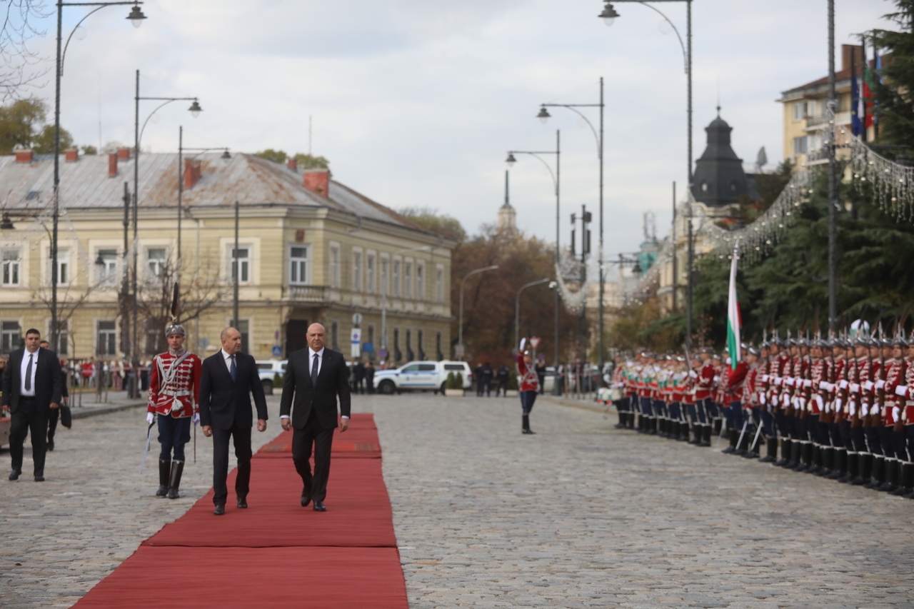 <p>Президентът Радев посрещна ливанския си колега Жозеф Аун в София.</p>