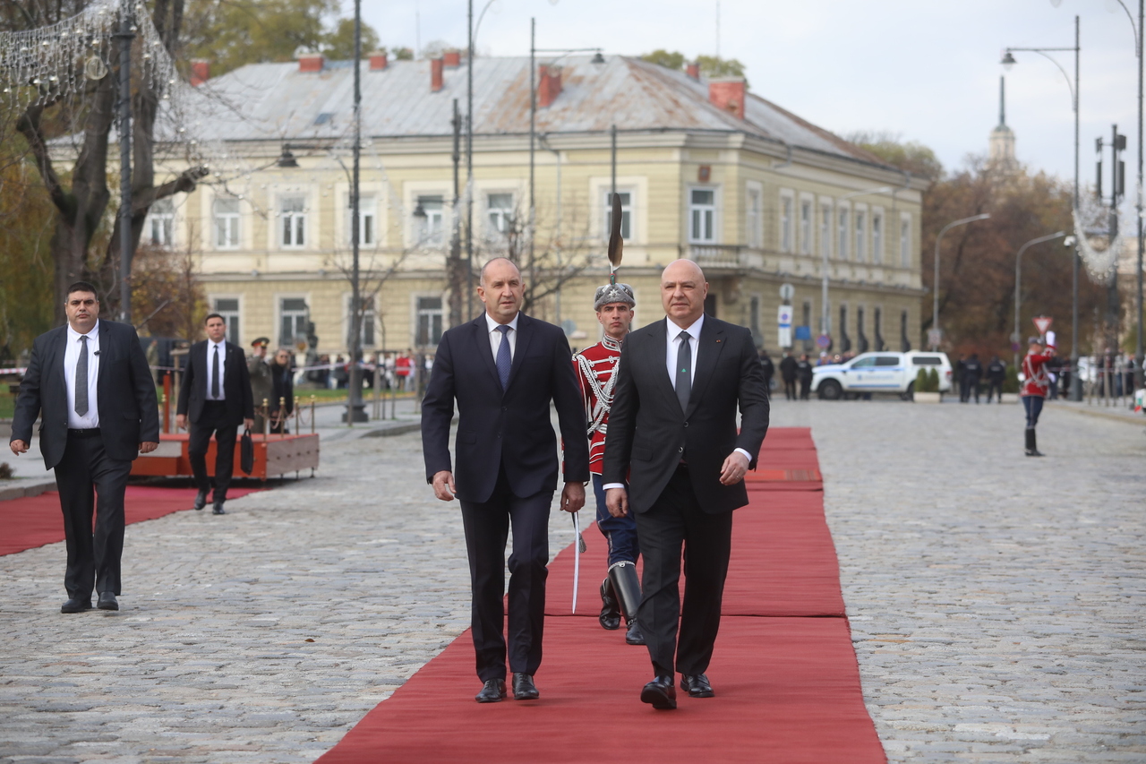<p>Президентът Радев посрещна ливанския си колега Жозеф Аун в София.</p>