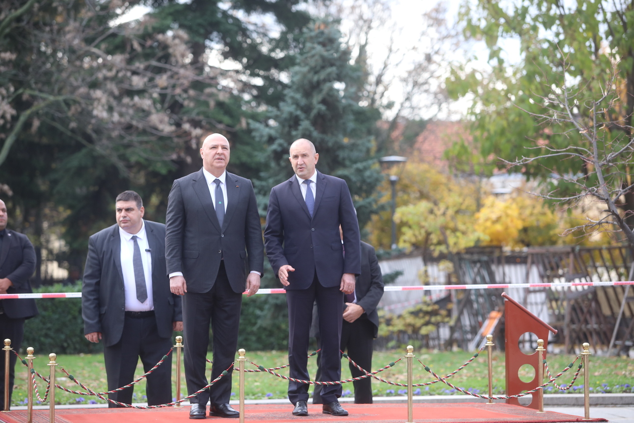 <p>Президентът Радев посрещна ливанския си колега Жозеф Аун в София.</p>