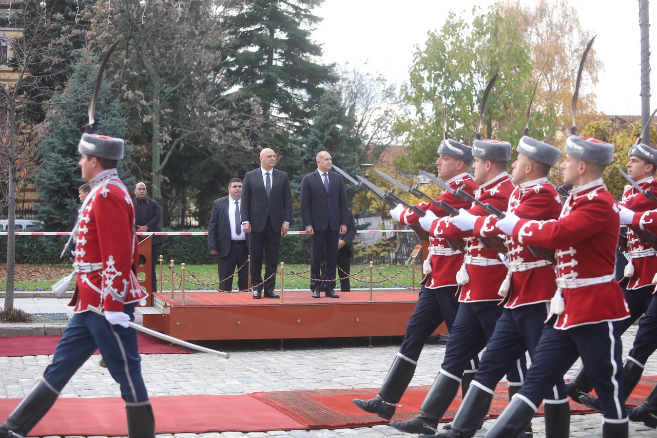 <p>Президентът Радев посрещна ливанския си колега Жозеф Аун в София.</p>
