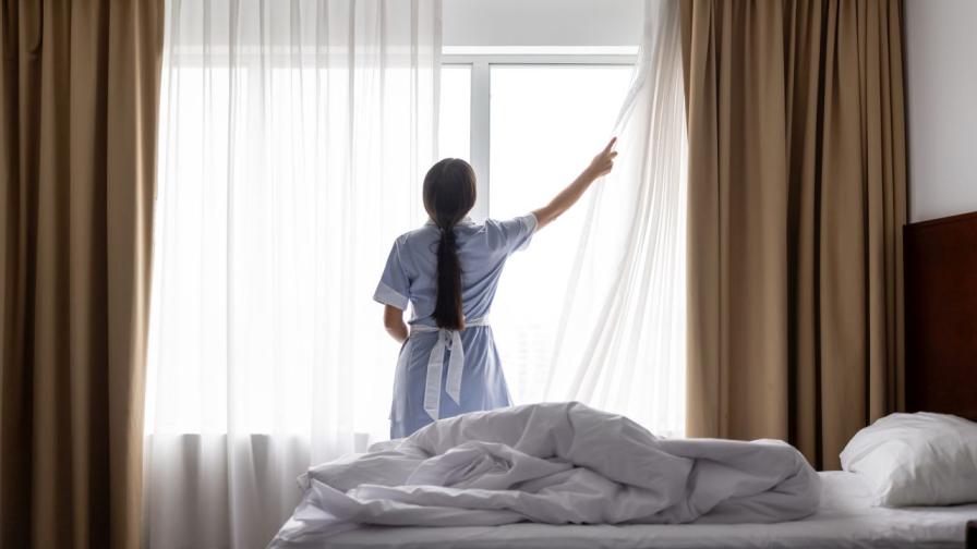 Шокиращи хотелски тайни: Камериерка разкри тайните за почистване на „мръсни“ стаи